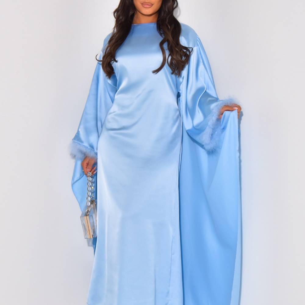NWT LOOSE ABAYA SATIN CAPE DRESS TO TIE WITH SMALL FEATHERS ON THE SLEEVES
